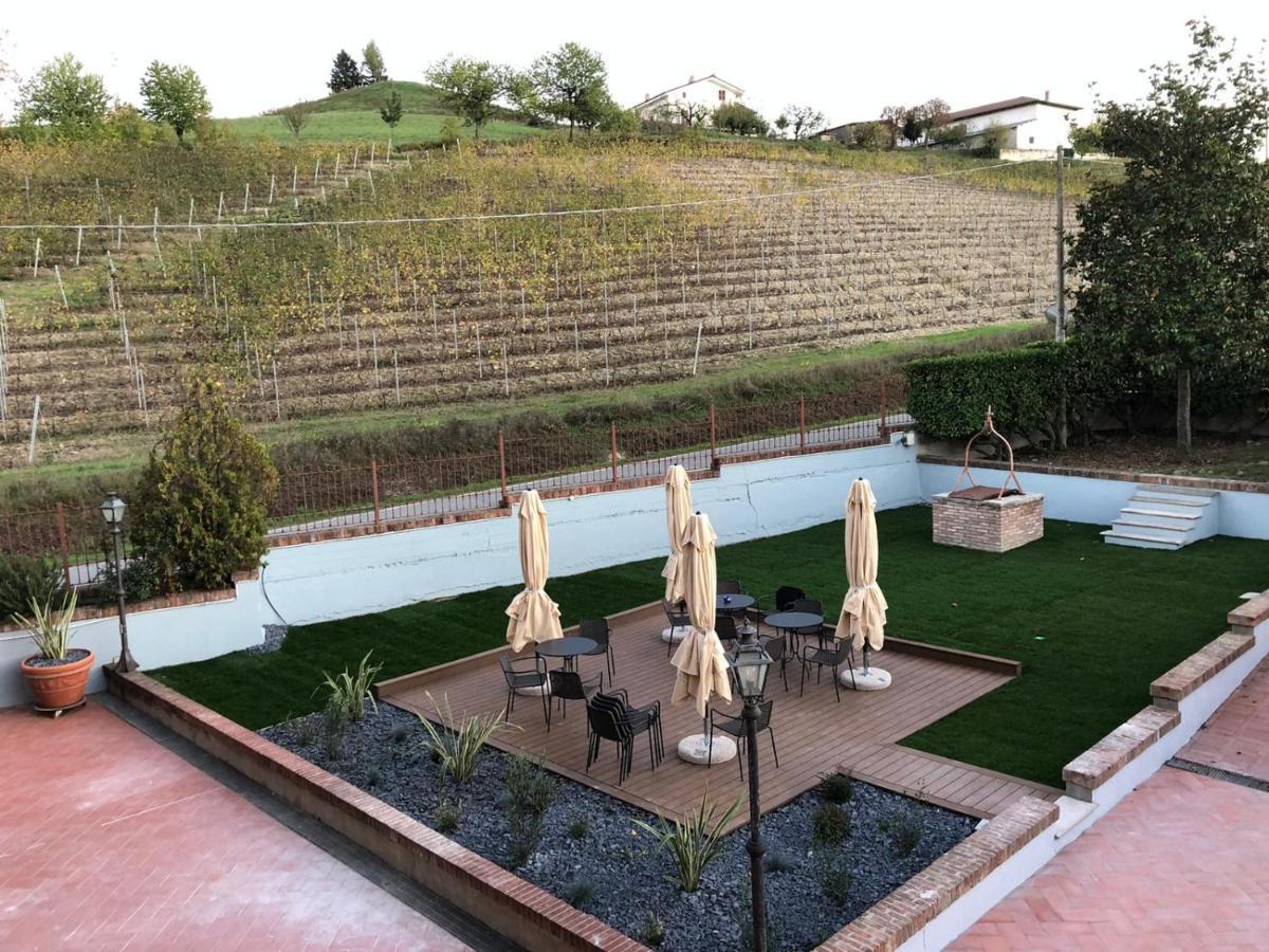 Cascina La Badia Panzió Montegrosso dʼAsti Kültér fotó