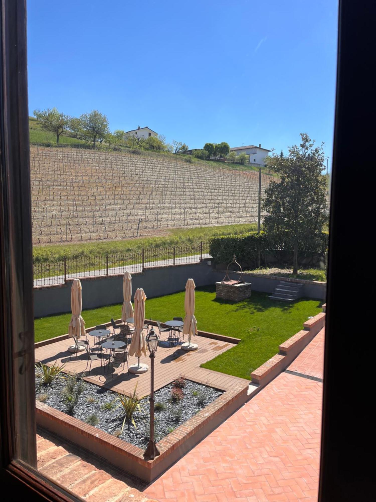 Cascina La Badia Panzió Montegrosso dʼAsti Kültér fotó